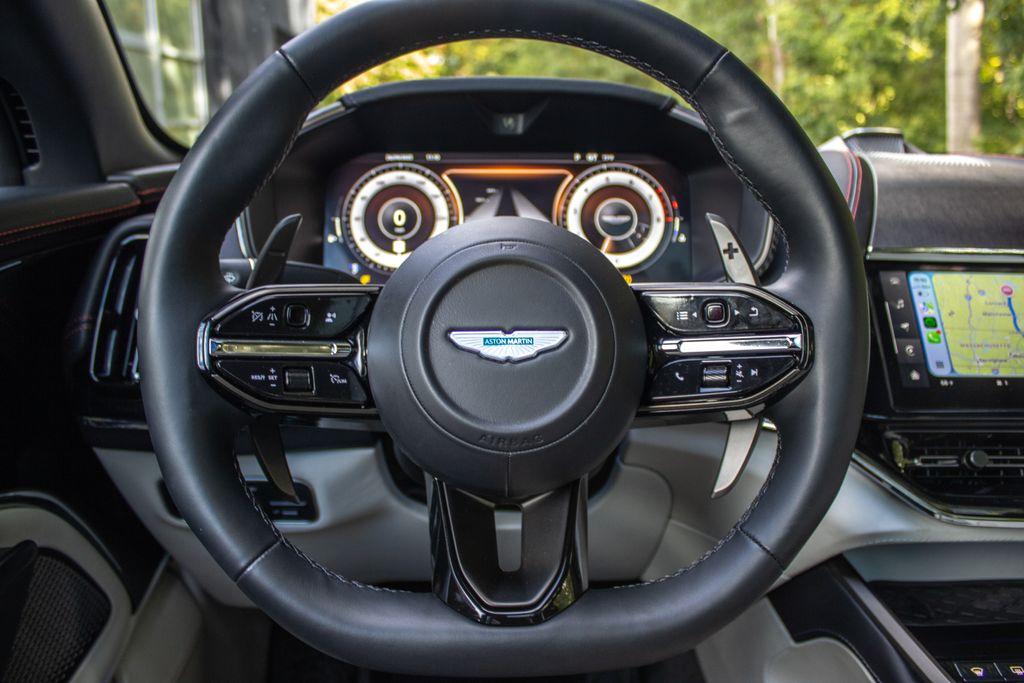 2025 Aston Martin DBX