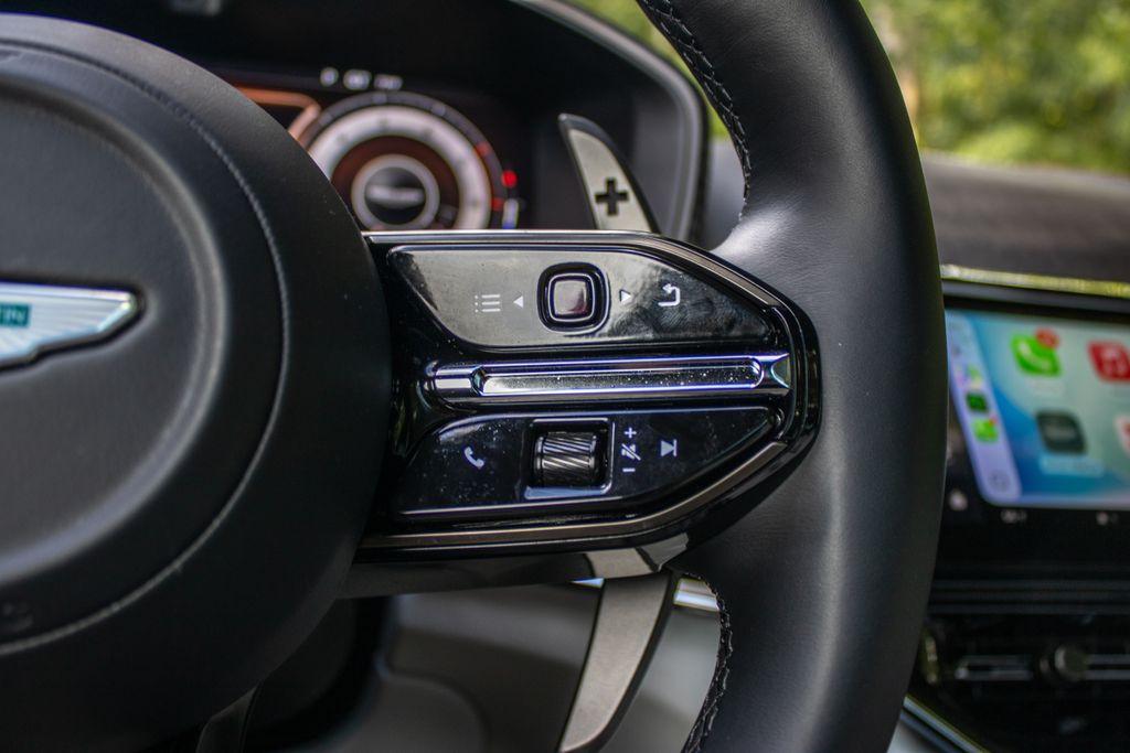 2025 Aston Martin DBX