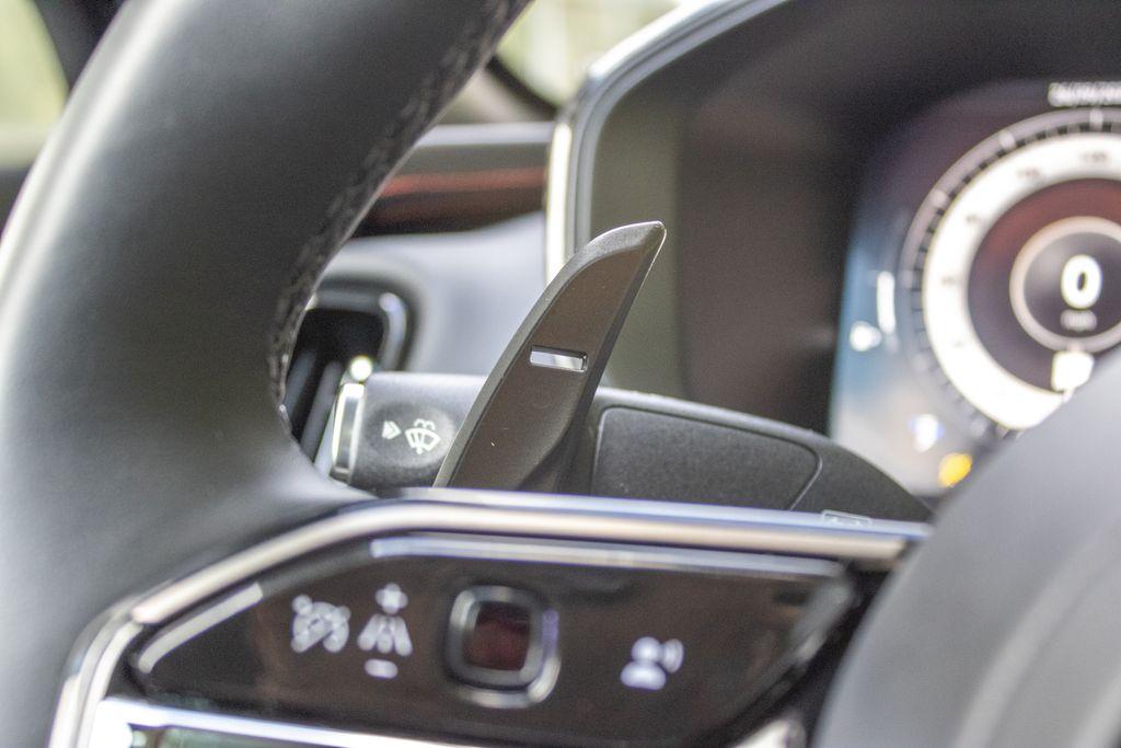 2025 Aston Martin DBX