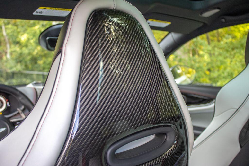 2025 Aston Martin DBX