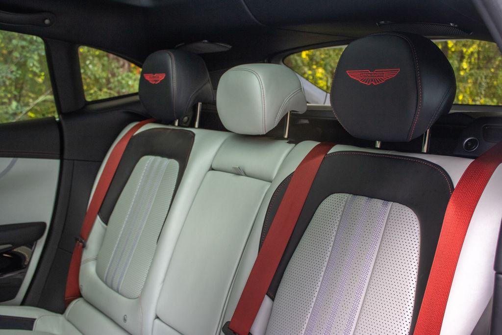 2025 Aston Martin DBX