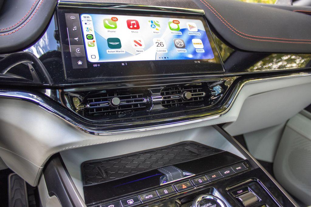2025 Aston Martin DBX