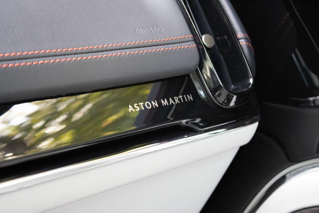2025 Aston Martin DBX