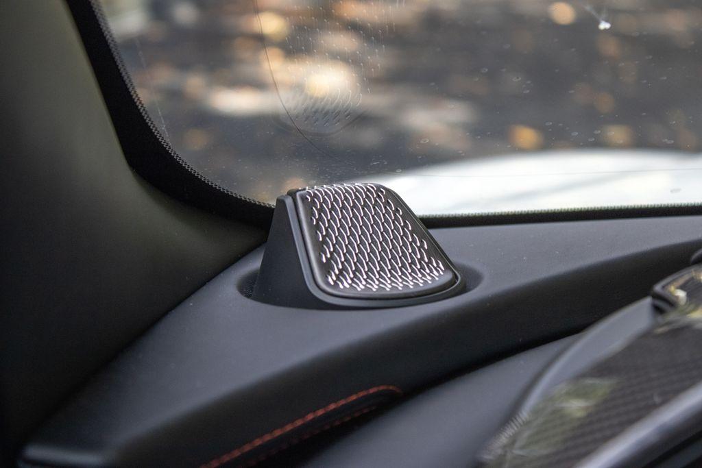 2025 Aston Martin DBX