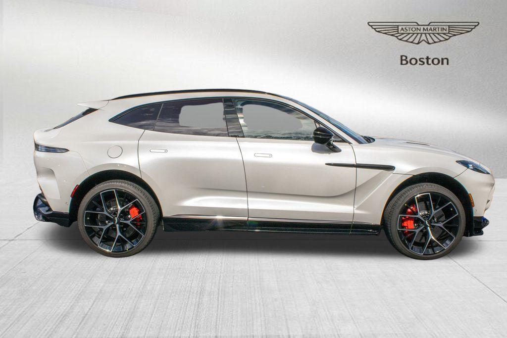 2025 Aston Martin DBX