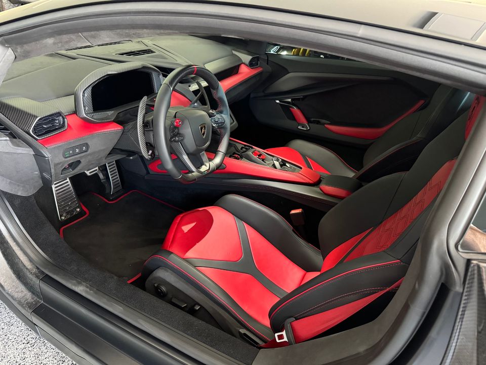 2024 Lamborghini Revuelto