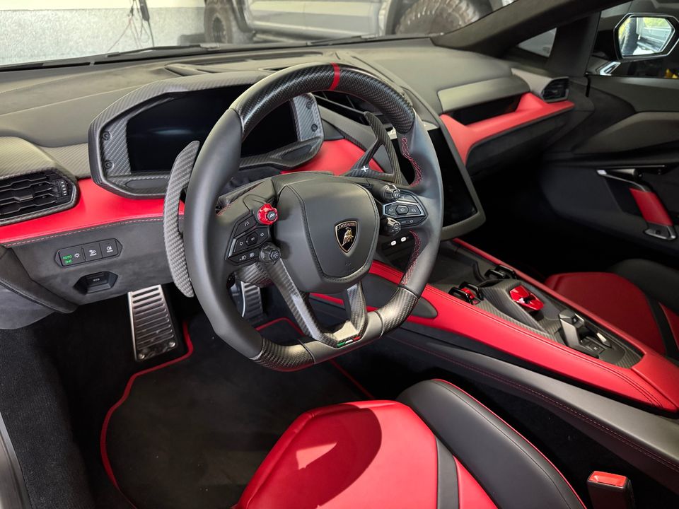2024 Lamborghini Revuelto