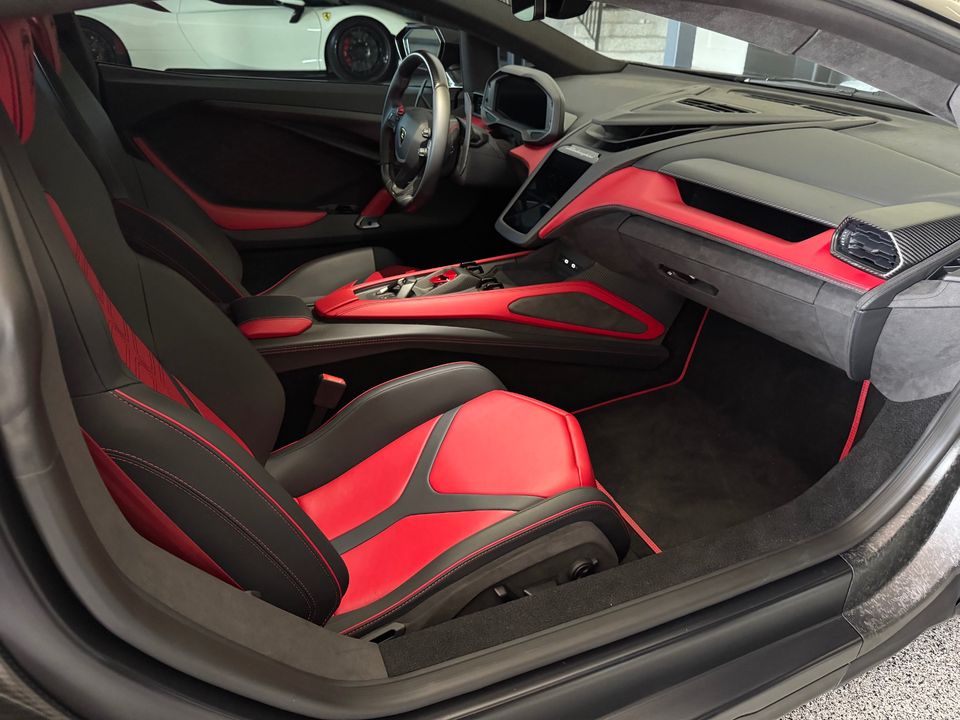 2024 Lamborghini Revuelto