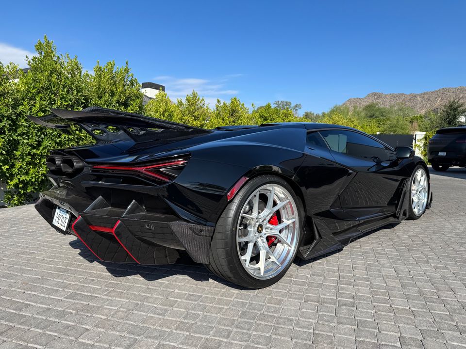 2024 Lamborghini Revuelto