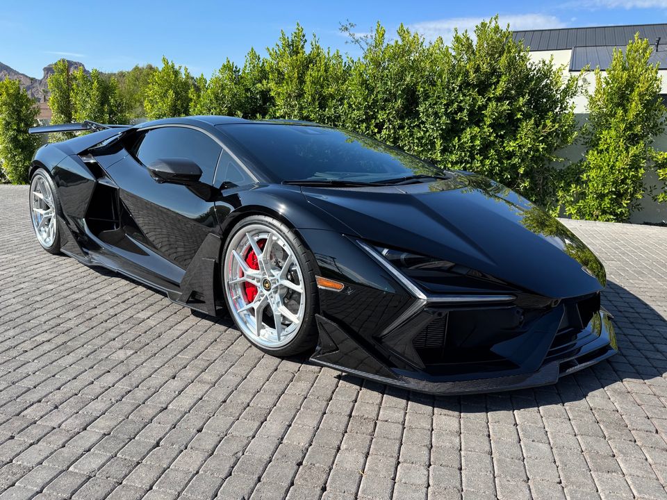 2024 Lamborghini Revuelto