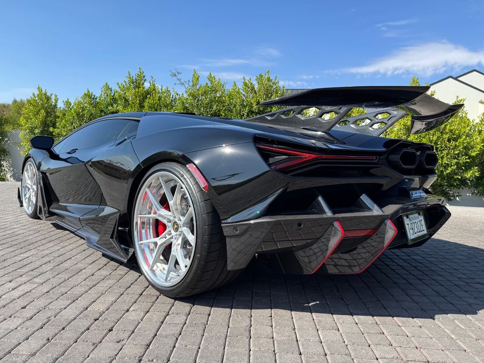 2024 Lamborghini Revuelto