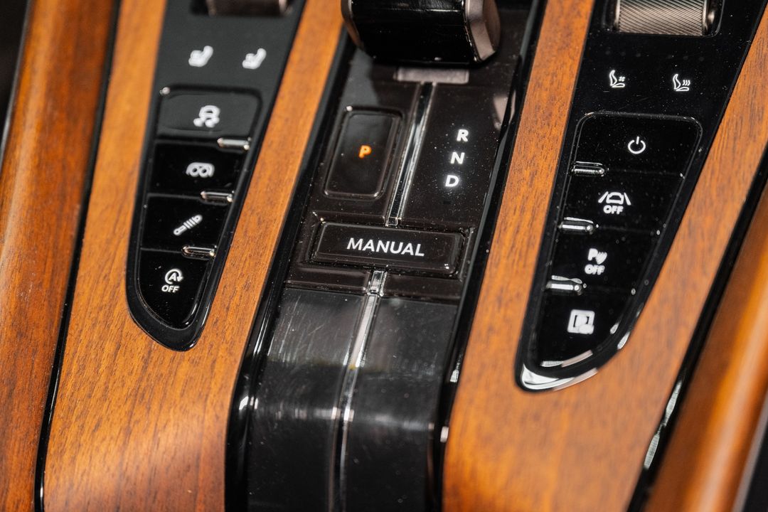 2024 Aston Martin DB12