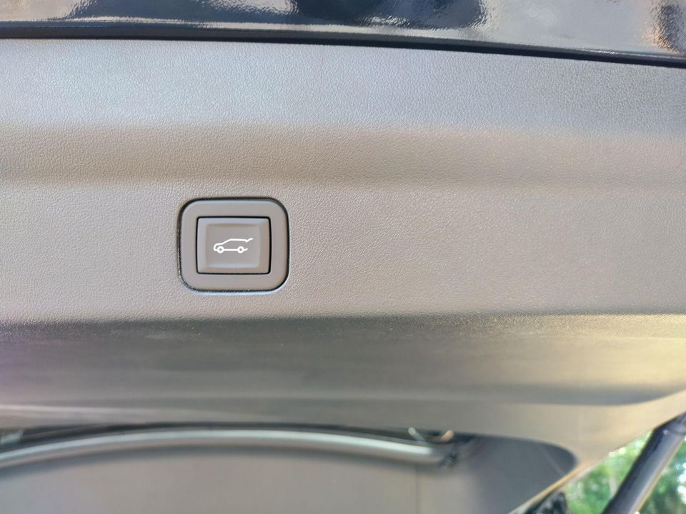 2026 Cadillac Escalade IQL