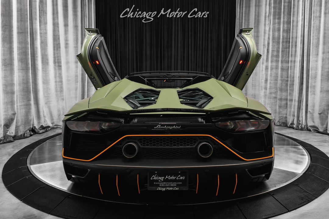 2022 Lamborghini Aventador