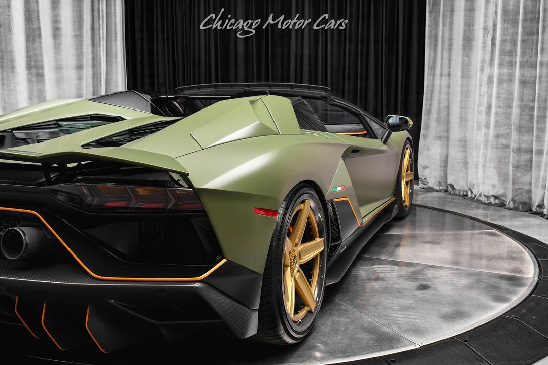 2022 Lamborghini Aventador
