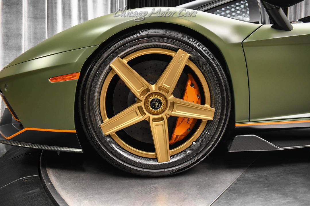 2022 Lamborghini Aventador