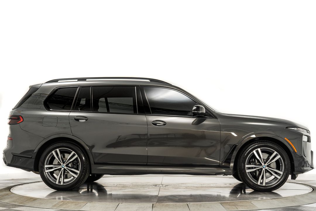 2025 BMW X7
