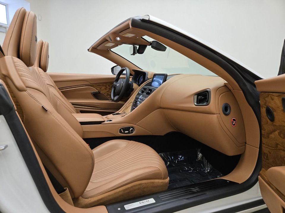 2021 Aston Martin DB11