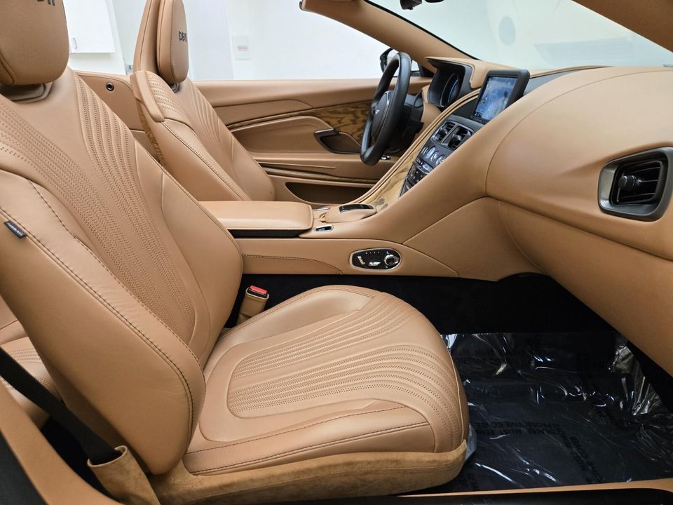 2021 Aston Martin DB11