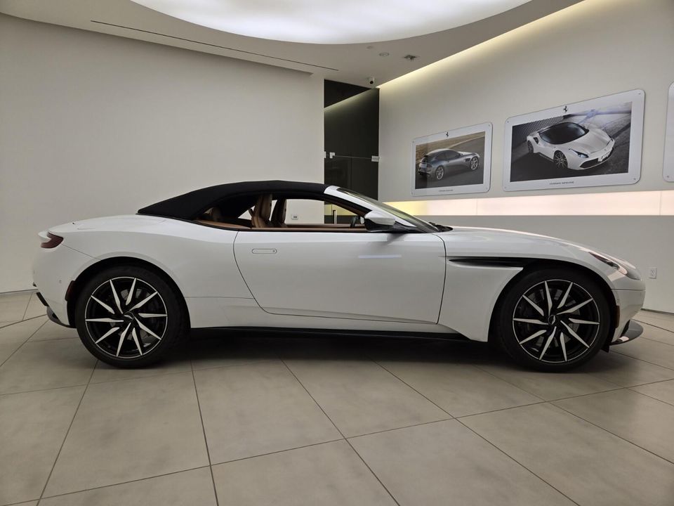 2021 Aston Martin DB11