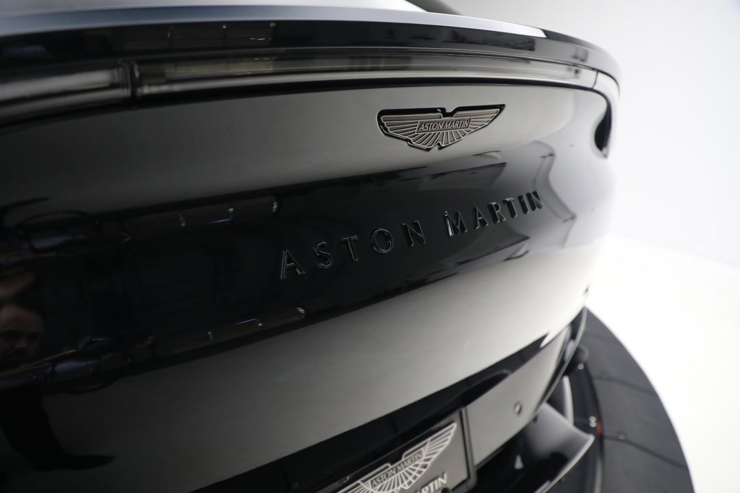 2025 Aston Martin DBX