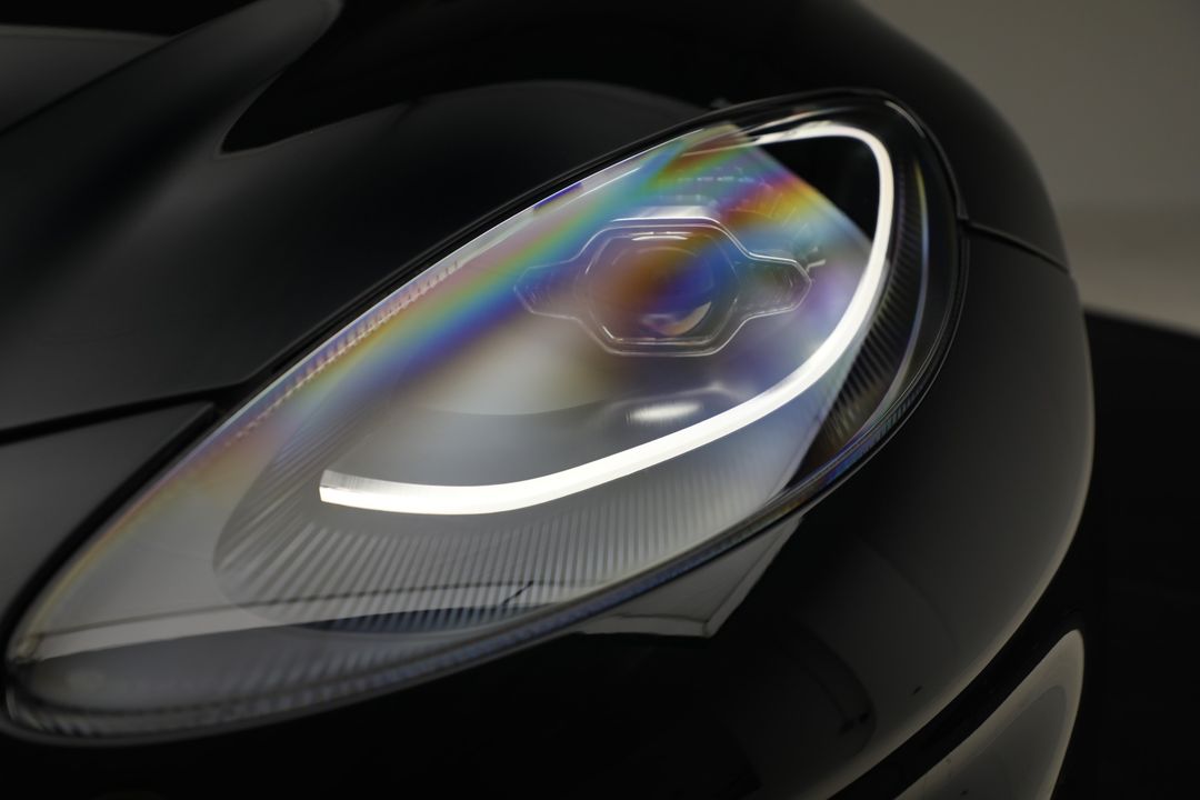 2025 Aston Martin DBX