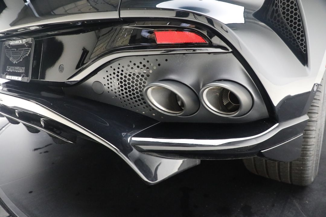 2025 Aston Martin DBX