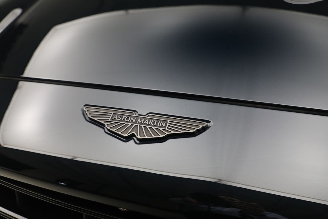 2025 Aston Martin DBX