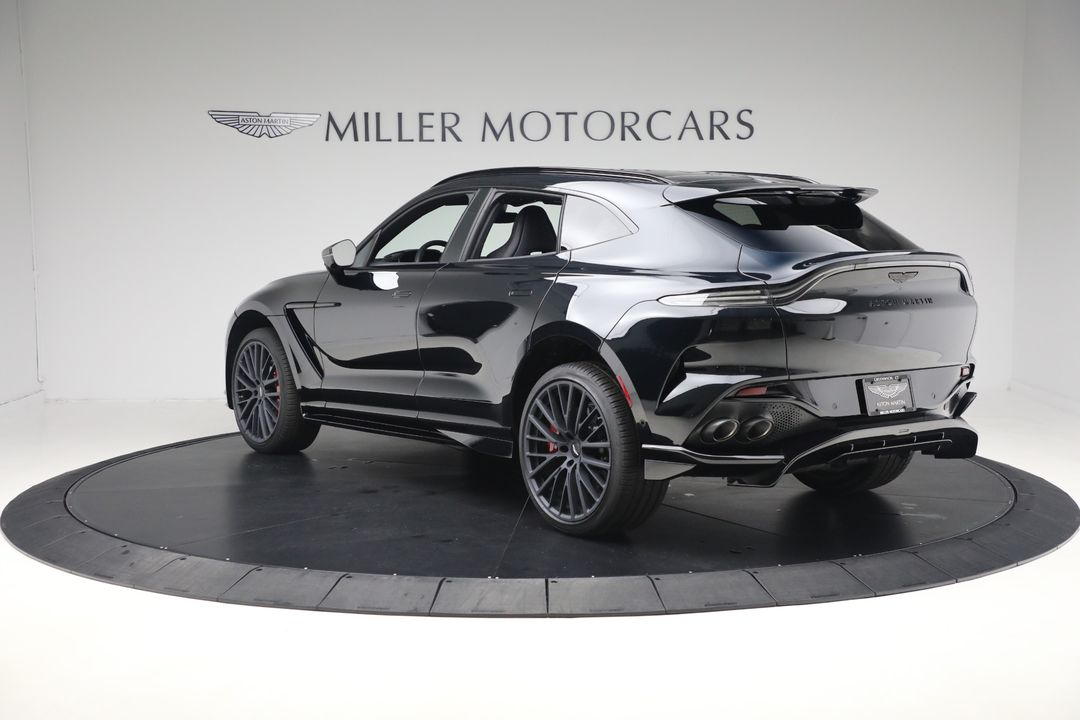 2025 Aston Martin DBX