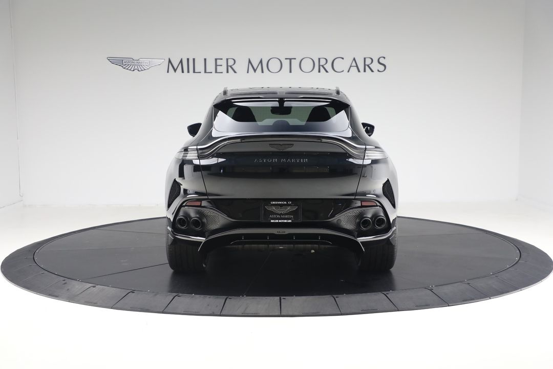 2025 Aston Martin DBX