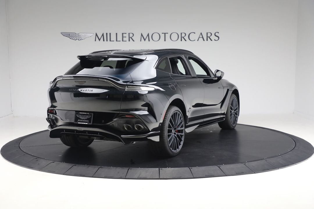 2025 Aston Martin DBX