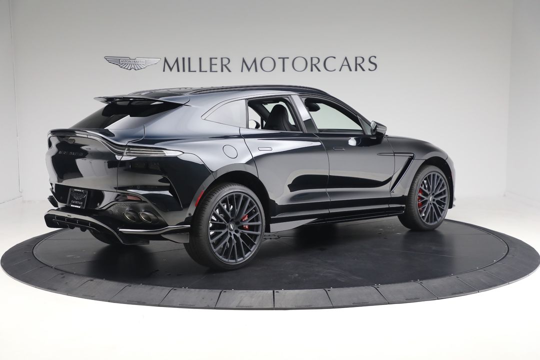 2025 Aston Martin DBX
