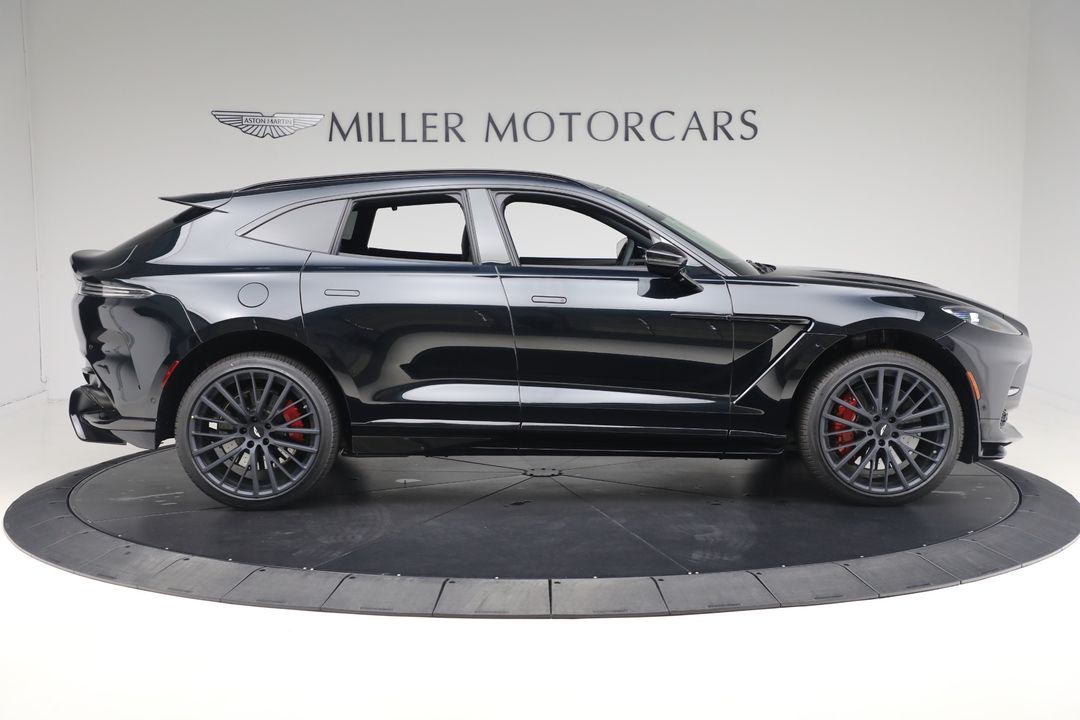 2025 Aston Martin DBX