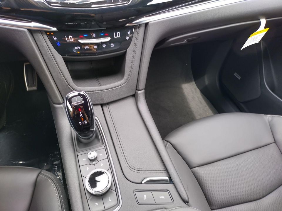 2025 Cadillac XT6