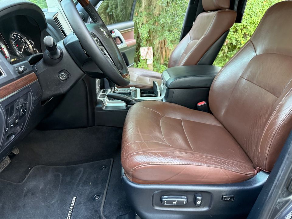 2016 Toyota Land Cruiser 200 EXCELLENT CLEAN CARFAX SOUTHERN