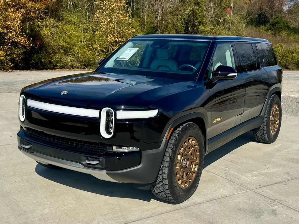 2023 Rivian R1S