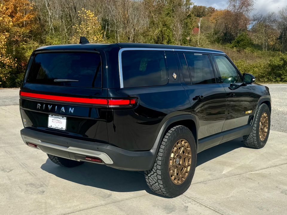 2023 Rivian R1S