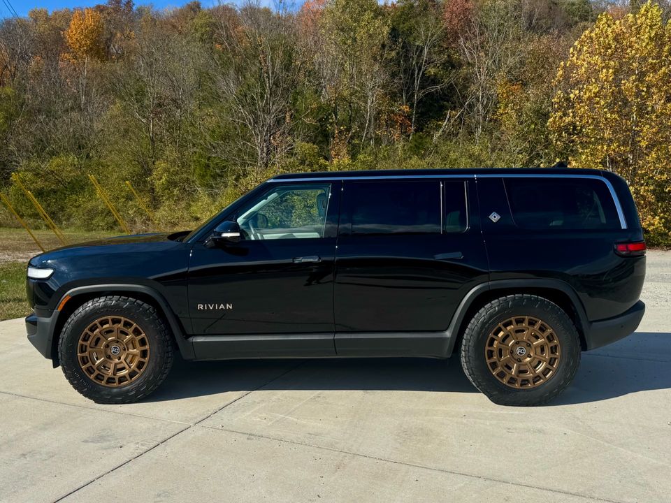 2023 Rivian R1S