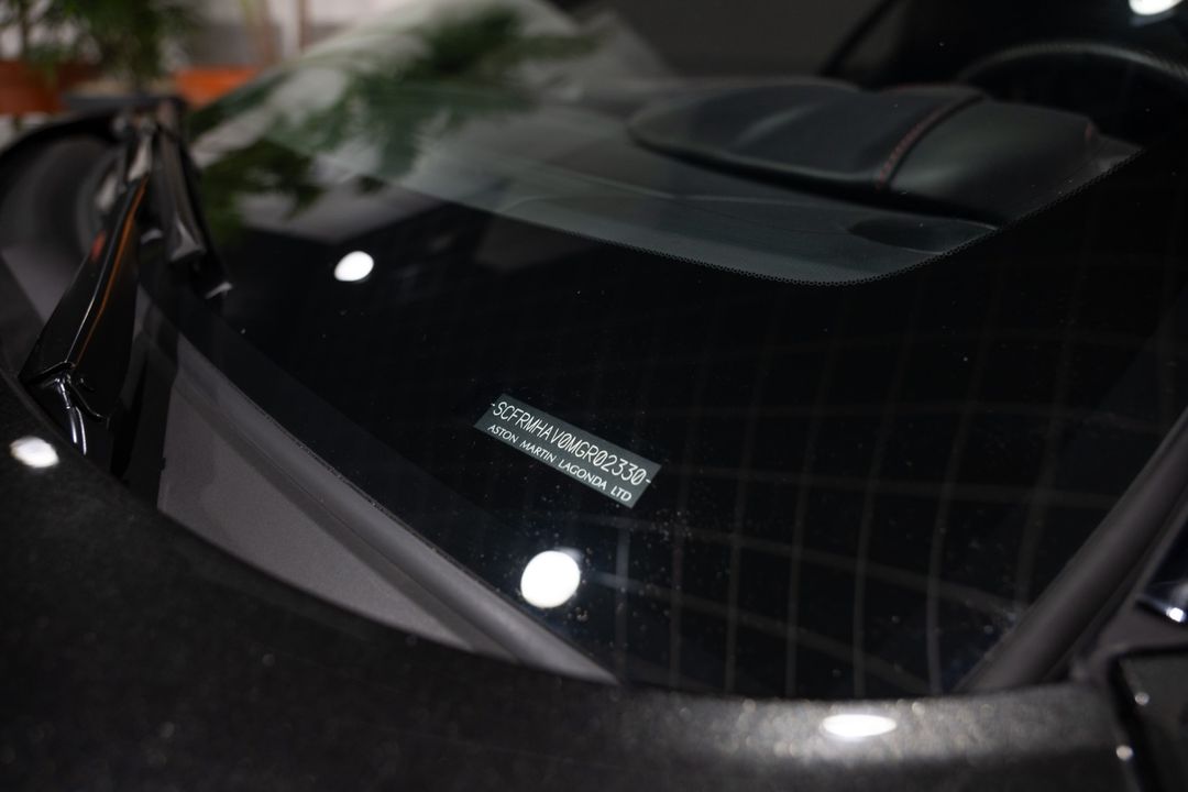 2021 Aston Martin DBS