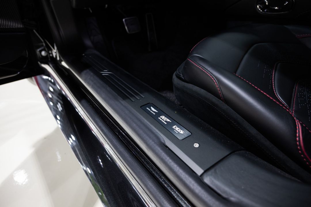 2021 Aston Martin DBS