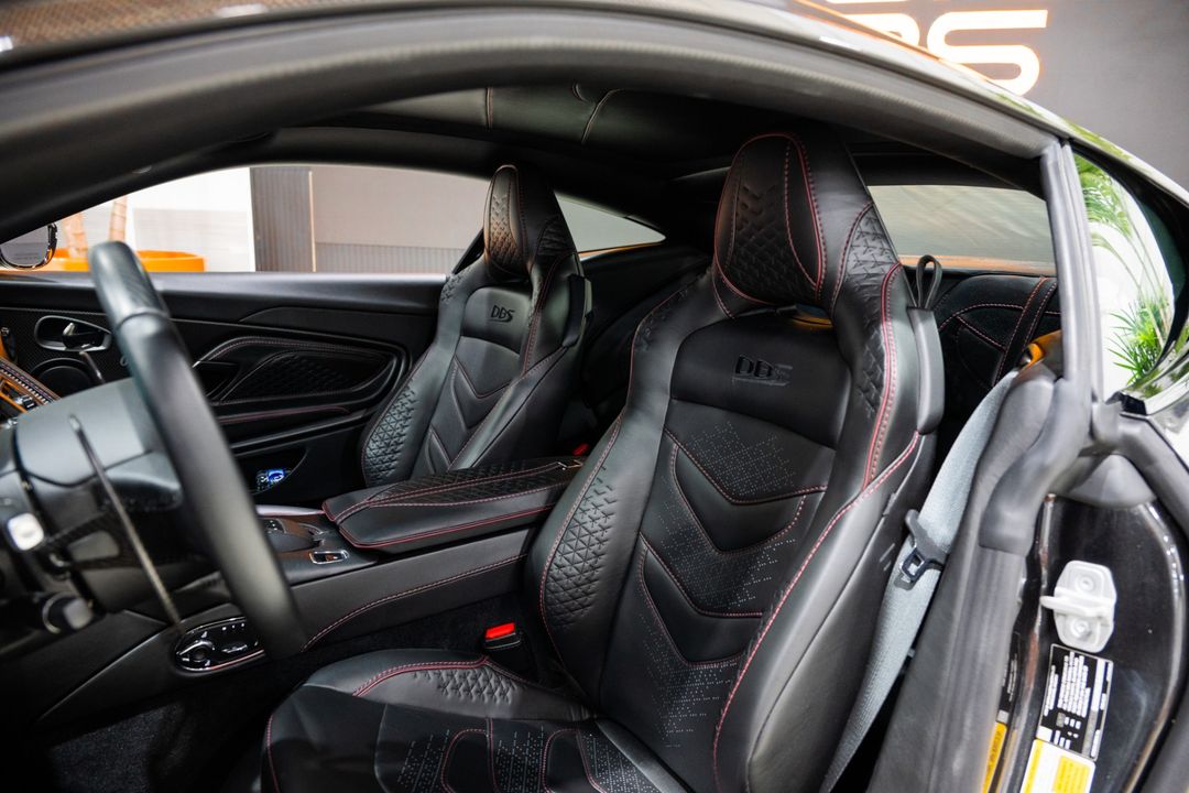 2021 Aston Martin DBS