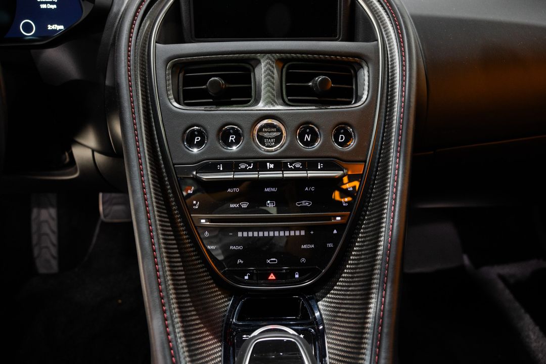 2021 Aston Martin DBS
