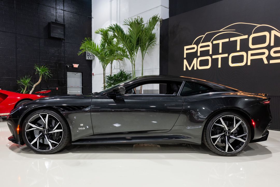 2021 Aston Martin DBS