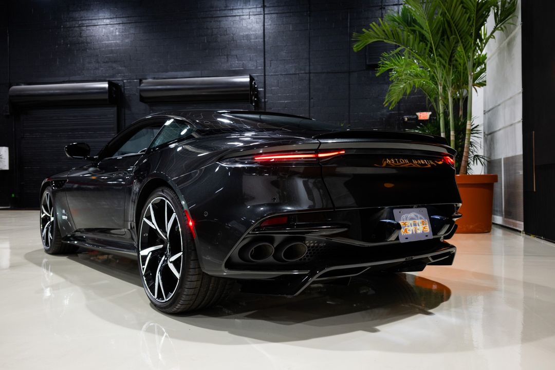 2021 Aston Martin DBS