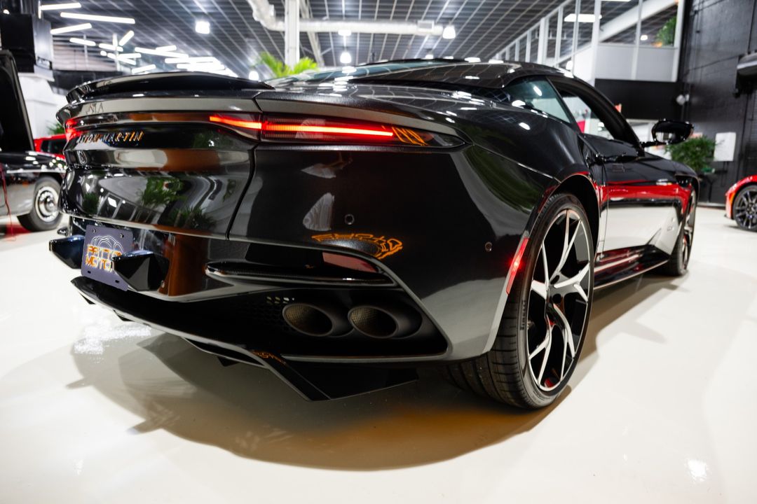 2021 Aston Martin DBS