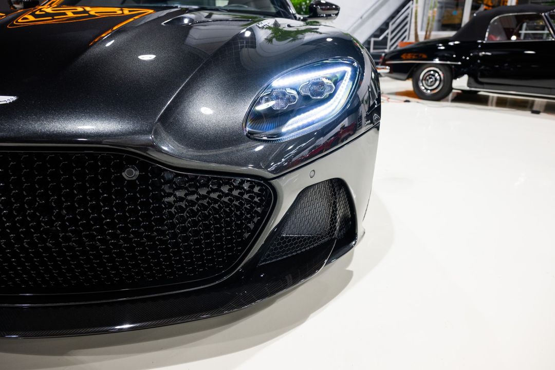 2021 Aston Martin DBS