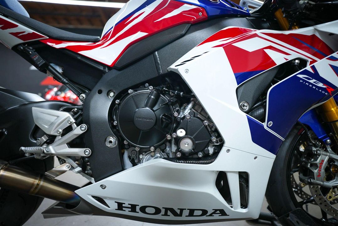 2023 Honda CBR1000RR- R Fireblade SP