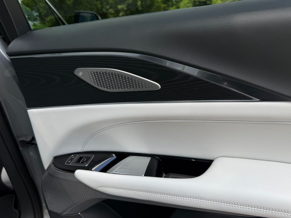 2024 Cadillac LYRIQ