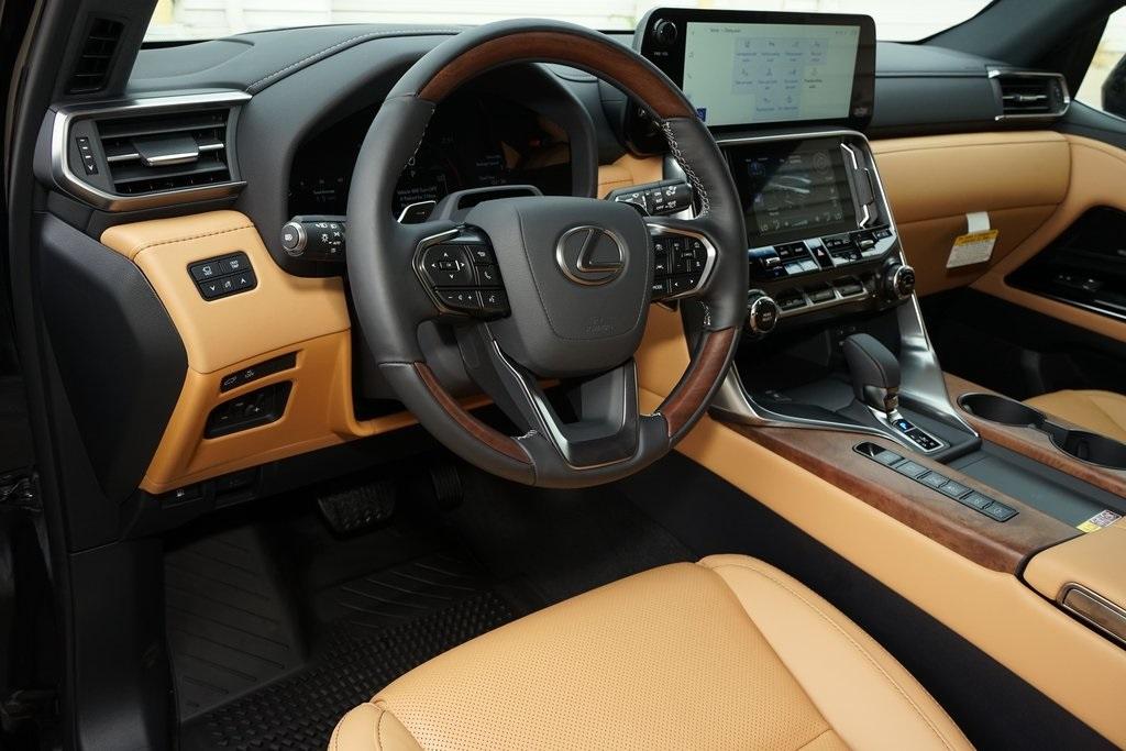 2025 Lexus LX 700H