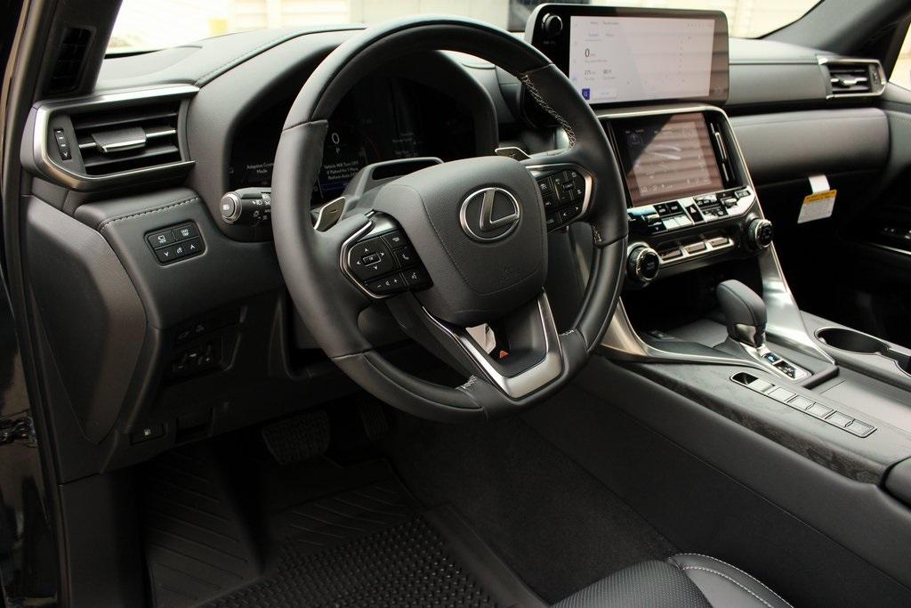 2025 Lexus LX 700H